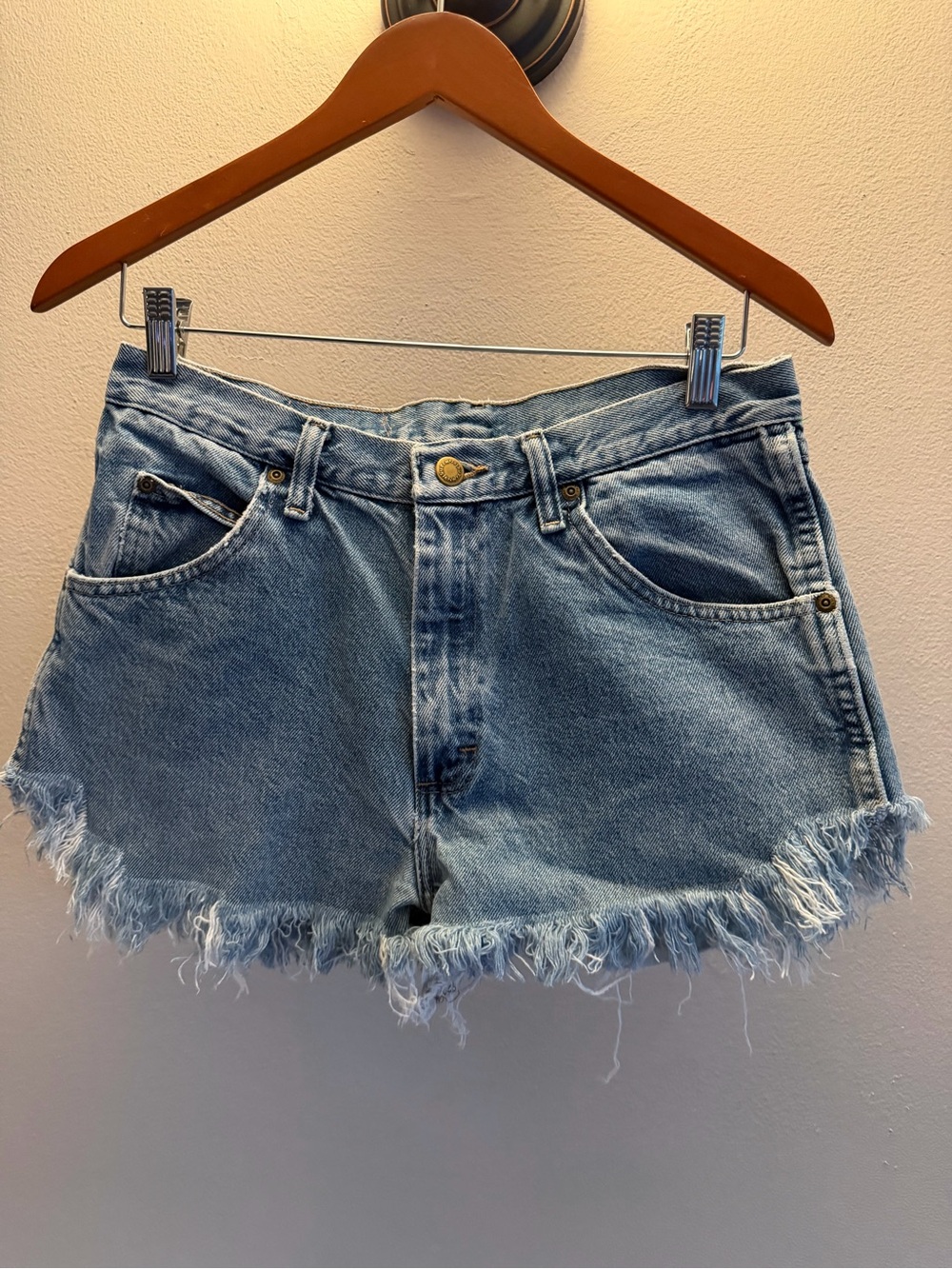 Wrangler High Waisted Denim Cut Off Shorts Medium Wash Frayed Hem 31